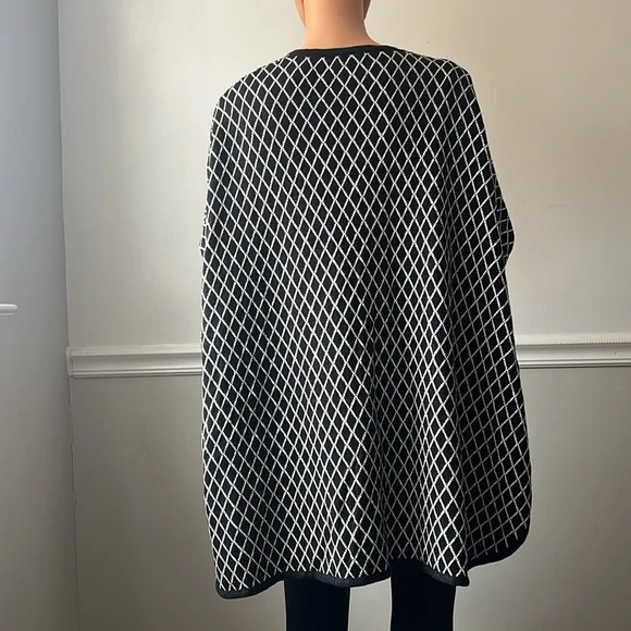 Chicos Black White Patterned Poncho Cardigan - Picture 11 of 15